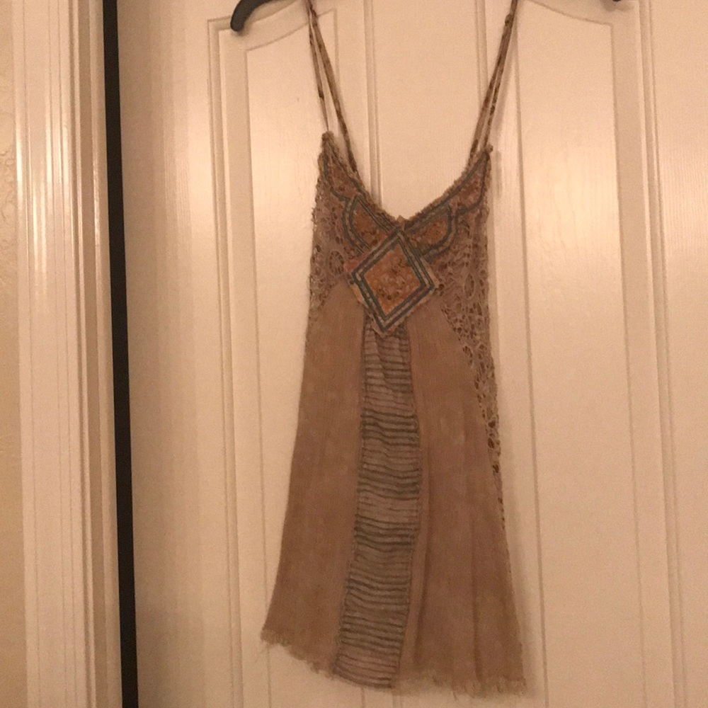 Cute Gimmicks tan/multicolored tank top,  XS